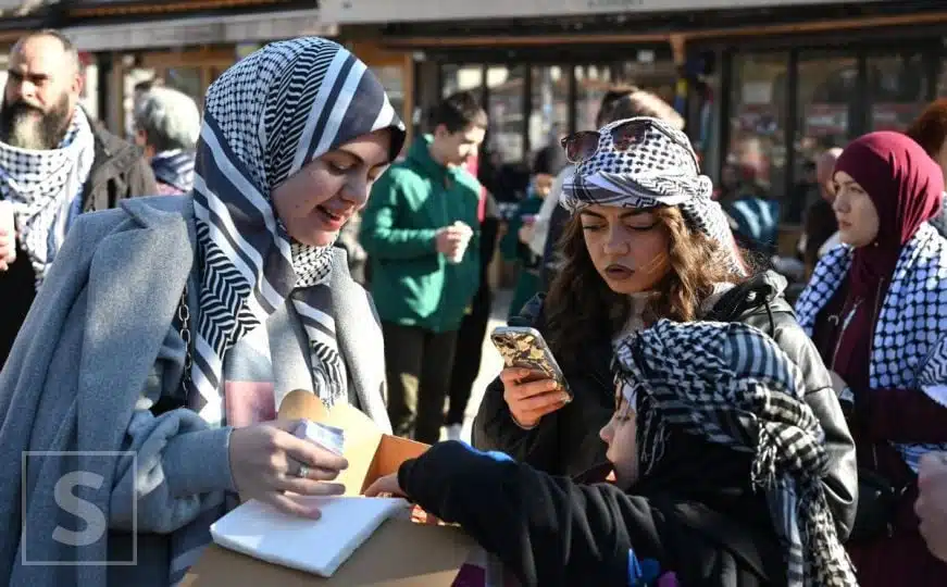 Građani se okupili u znak podrške Palestini: Dijeljenjem kolača obilježili