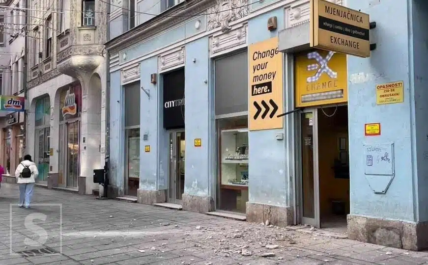 Ponovo se obrušila fasada u Ferhadiji: Opet 'srećom' niko nije