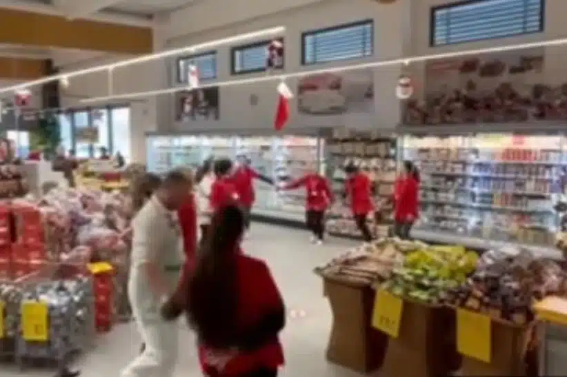 Radnici trgovine u nedostatku posla odlučili da se malo zabave