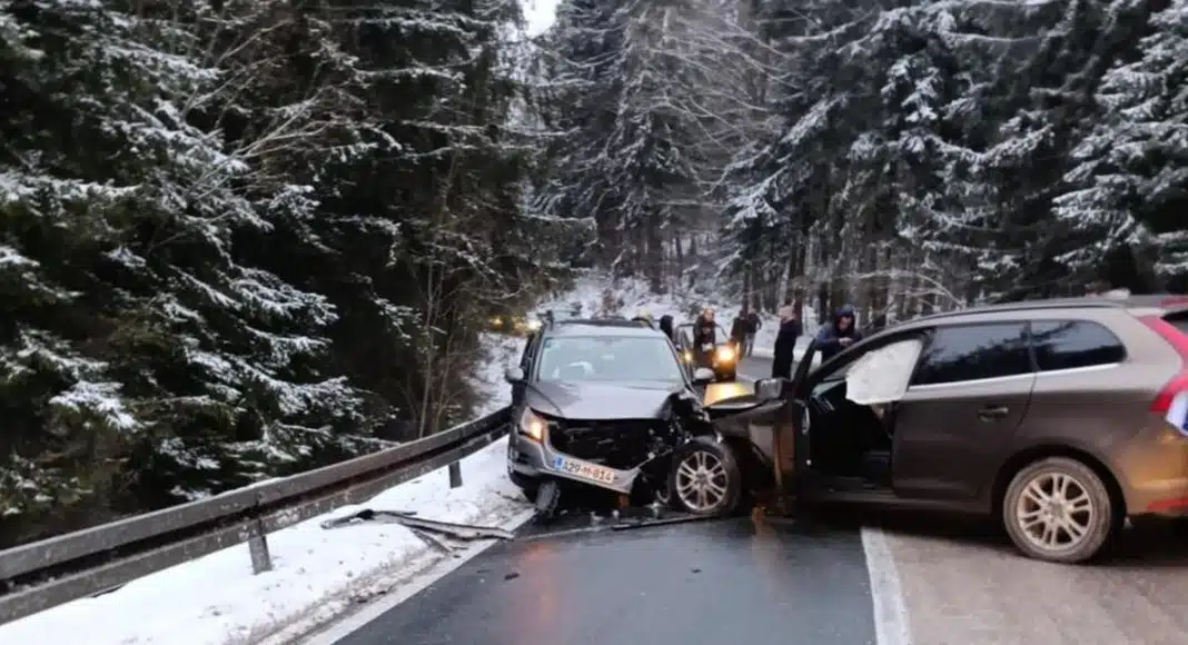 U teškoj saobraćajnoj nesreći na Nišićkoj visoravni povrijeđena jedna osoba