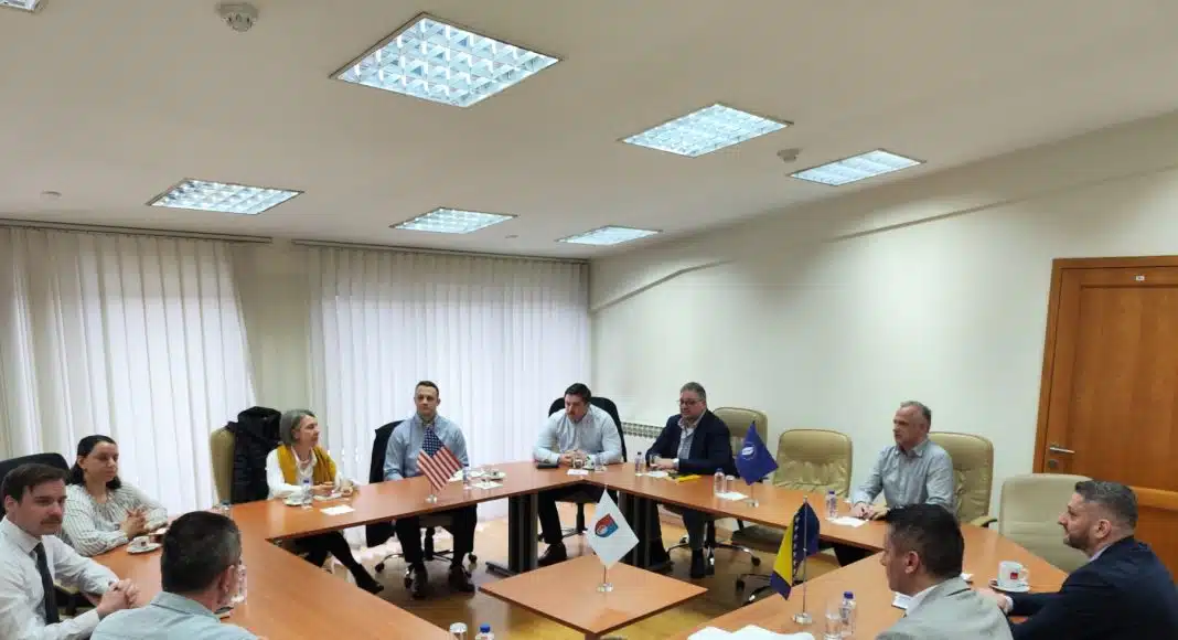 Odrzan-sastanak-predstavnika-Sarajevogasa-i-Ambasade-USA-u-BiH-–.jpg