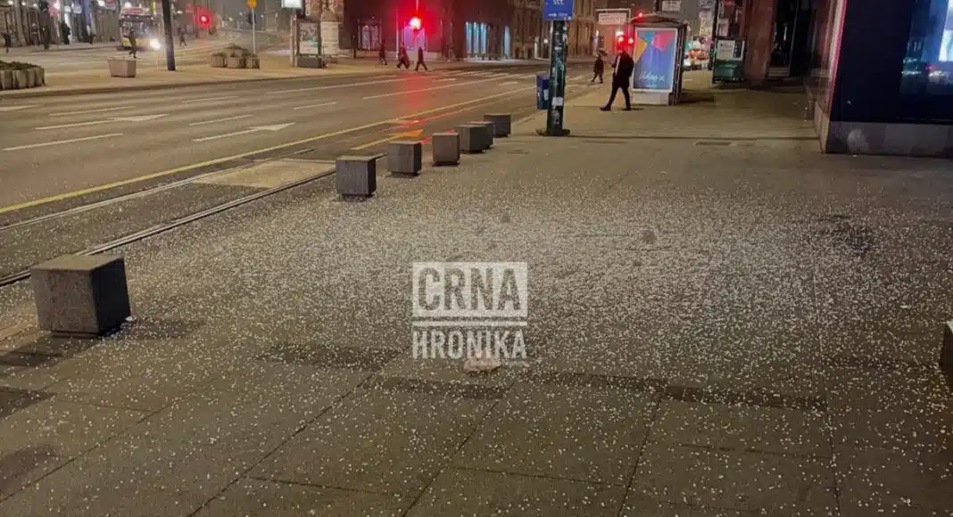 Pukao stakleni reklamni pano na SCC-u u Sarajevu