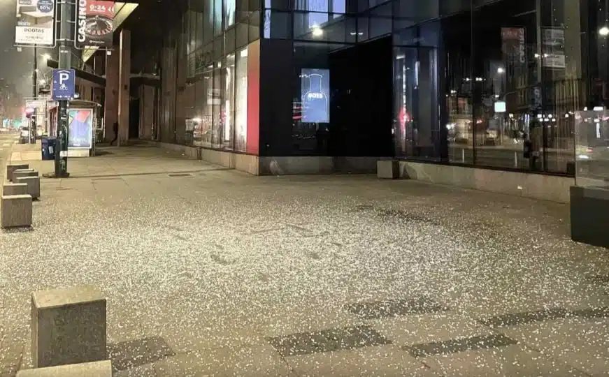 Sarajevo: Pukao stakleni reklamni panel na SCC-u, pogledajte fotografije