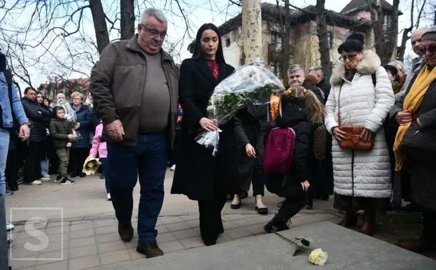 Stotine građana kod
