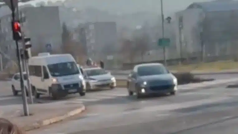 Video/ Policijska potjera na Čengić Vili, vozač preko trotoara bježao