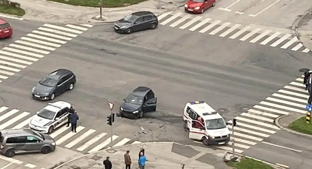 Četiri osobe povrijeđene u sudaru na Alipašinom Polju