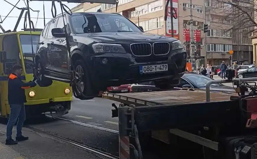 Nesavjesni vozači u Sarajevu: Tramvaji stajali sat vremena kod SCC-a