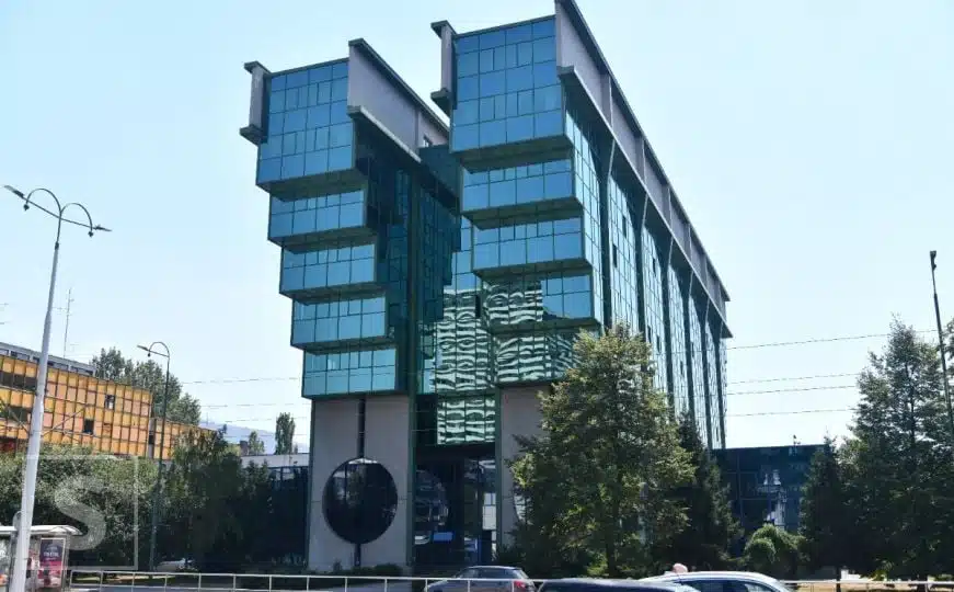 Desetine hiljada domaćinstava ostalo bez struje u Sarajevu: Oglasila se