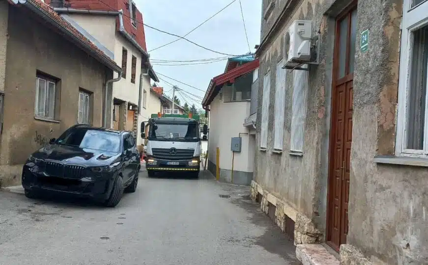 KJKP 'Rad' objavio slučaj bahatog vozača: 'Manevrima pokušavamo spasiti i