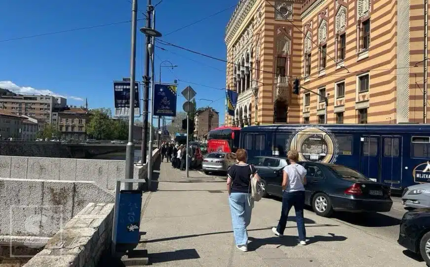 Kolaps u Sarajevu: Tramvaji ne rade, gužve na ulicama, jedva