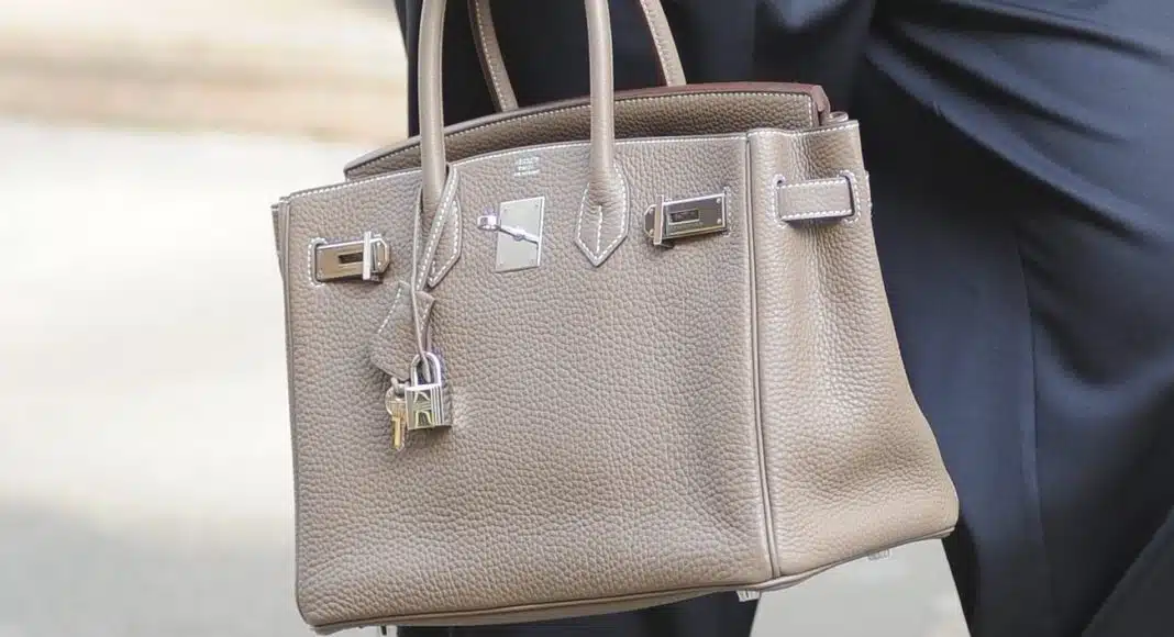 Luksuzna moda i održivost: Skriveni troškovi glamura s lažnim brendovima