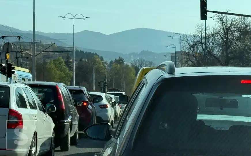 Ogromne gužve na ulazu u Sarajevo: Saobraćaj se odvija jednom