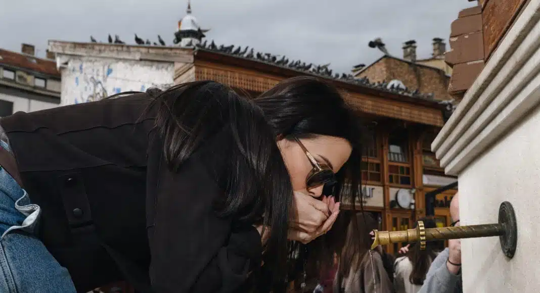 Pojavile se stare fotografije iz Sarajeva: Milica Pavlović u društvu