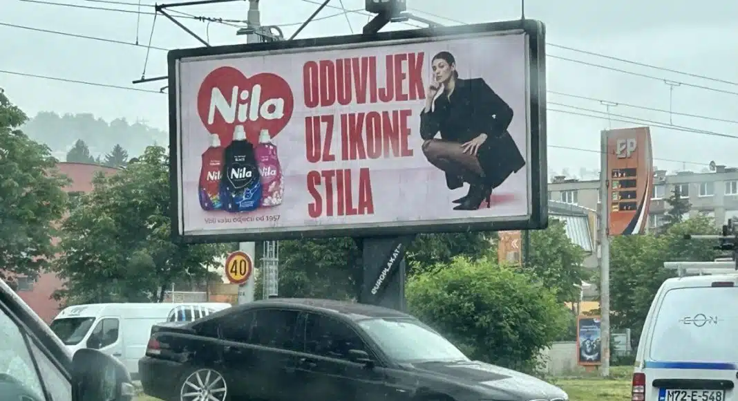 BMW završio pored tramvajskih šina na Čengić Vili