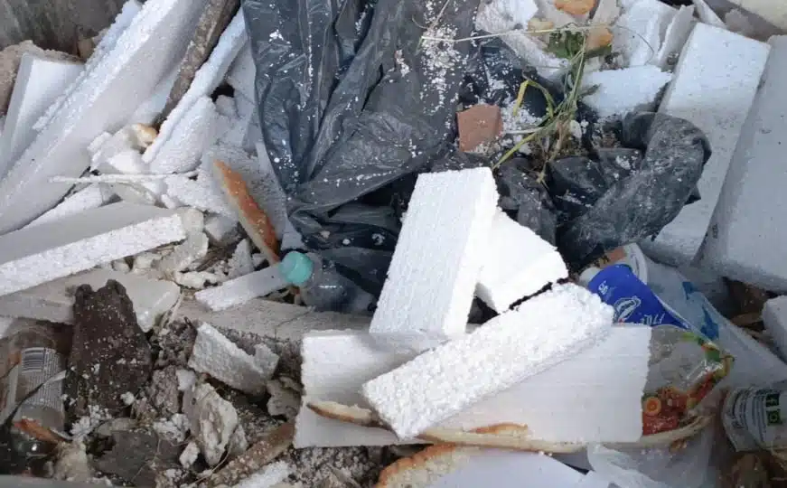 KJKP RAD objavio sramotne fotografije: Neodgovorni građani nepropisno odlažu otpad