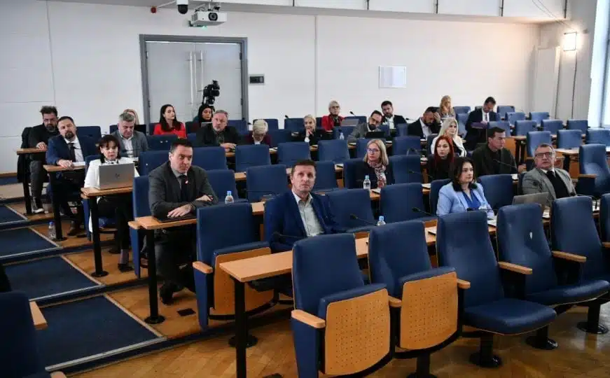 Na sjednici Vlade KS: Usvojeno povećanje plaća zdravstvenim radnicima za