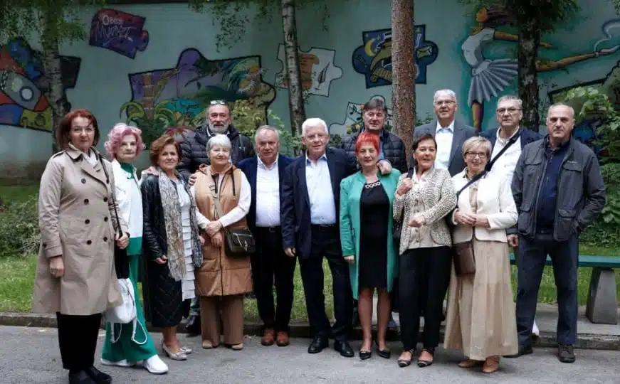 Ponovo zajedno nakon 50 godina: Maturanti iz 1975. stigli iz