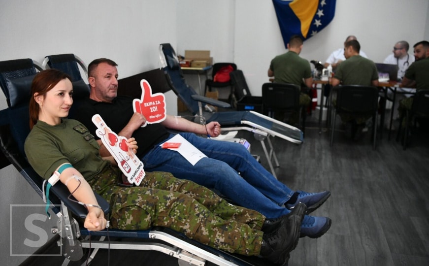U organizaciji Crvenog križa: Vojnici EUFOR-a darovali krv u Novom