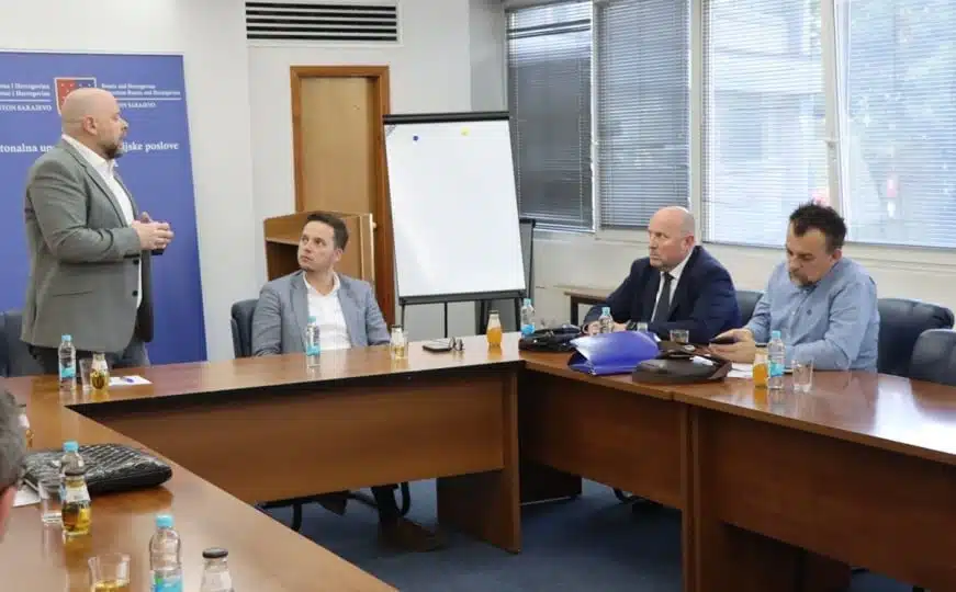Vlada KS objavila: Uspostavljena strategija za suzbijanje leptospiroze. Građani pozvani