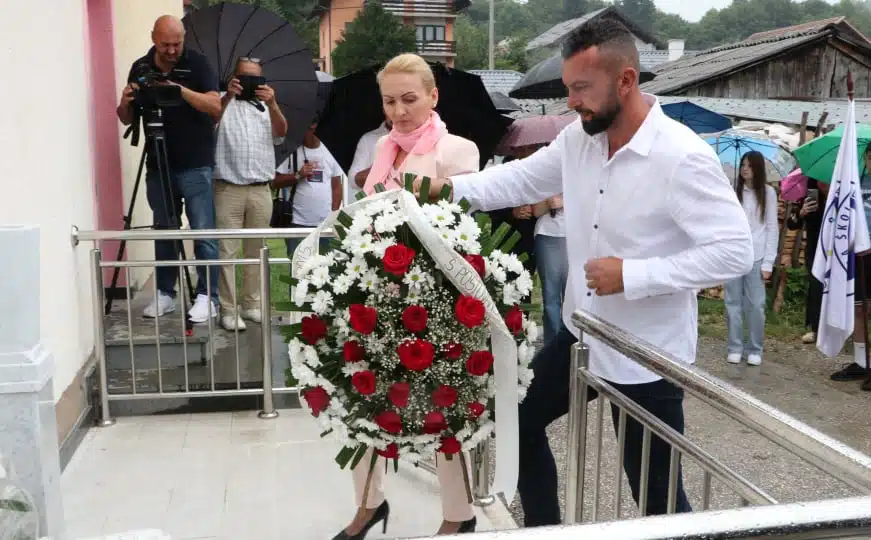 Prije 32 godine: Sjećanje na sedam ubijenih osoba kod škole