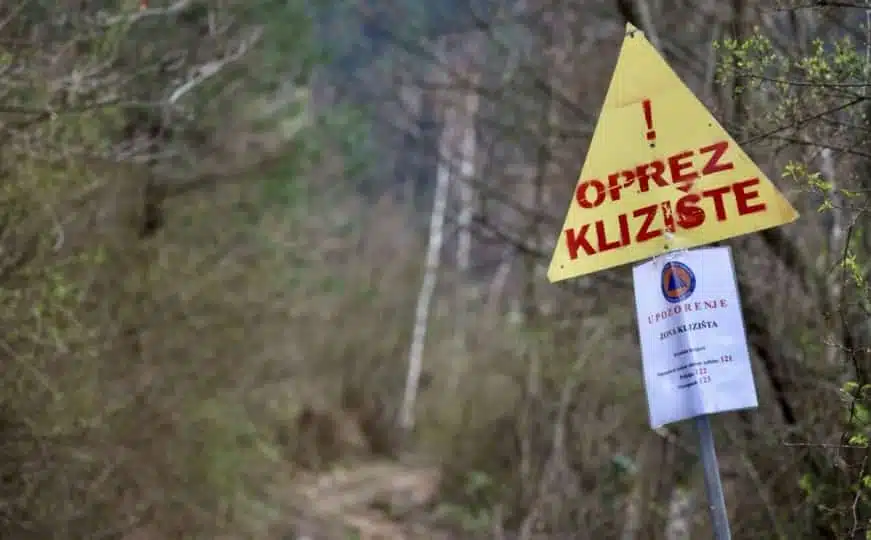 Upozorenje s terena: Klizište iznad Sarajeva pod vodom, tlo natopljeno