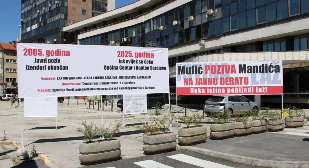 Hajrudin Mulić tvrdi da je uklanjanje transparenata kod Narodnog pozorišta