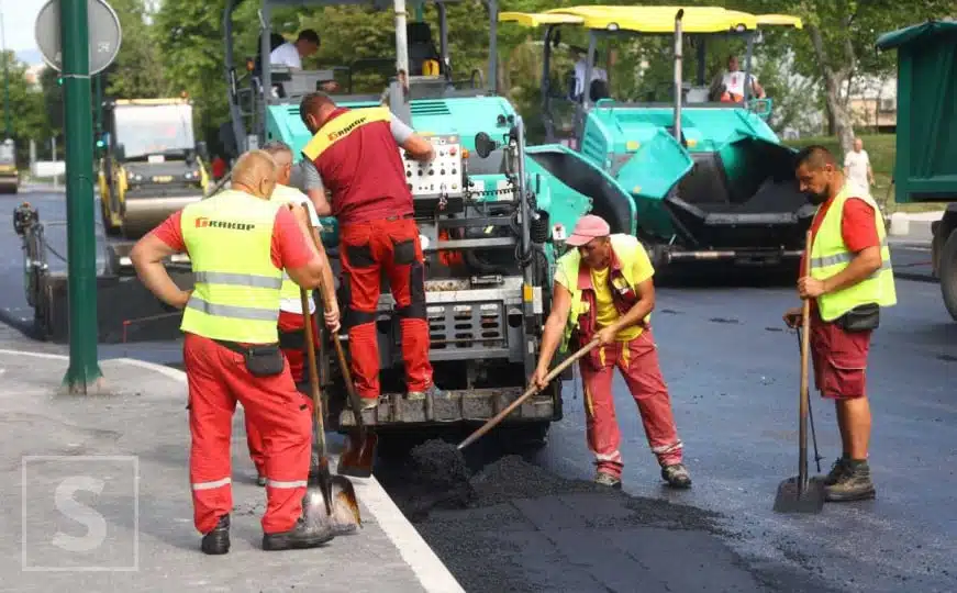 Počelo asfaltiranje na Dobrinji: Zatvorena saobraćajnica, izmijenjen režim javnog gradskog