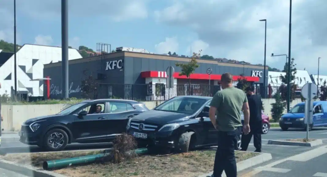 Udes kod Binga u Halilovićima, vozač se nasukao na ostrvo