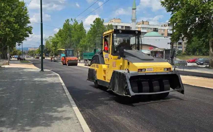 Zbog asfaltiranja sutra se zatvara saobraćajnica na Dobrinji: Doći će