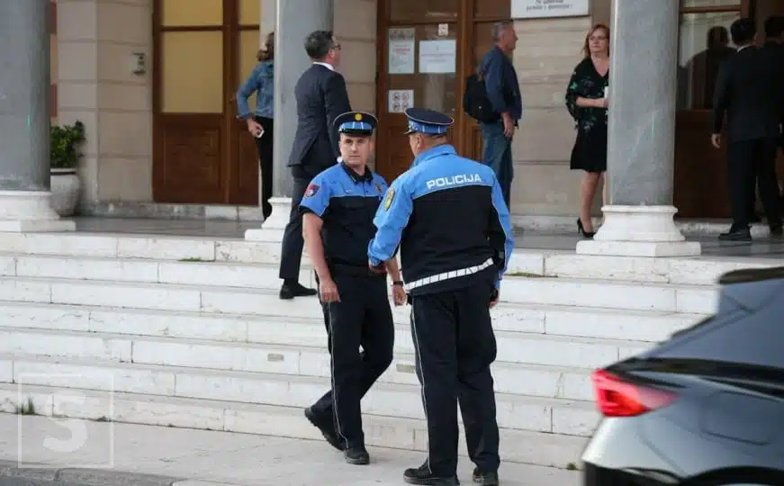 ANKETA | Sarajevska policija ima nove uniforme: Kako vam se