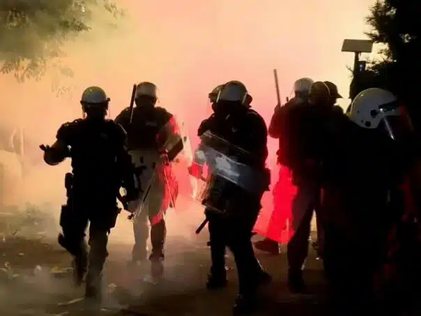 Brutalna akcija policije u Novom Sadu: Čuli se topovski udari,