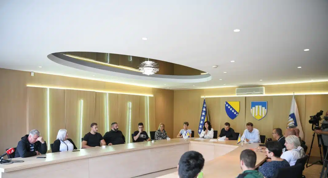 Podrska-pocetnicima-u-biznisu-potpisani-ugovori-o-sufinansiranju-troskova-njihovog.jpg