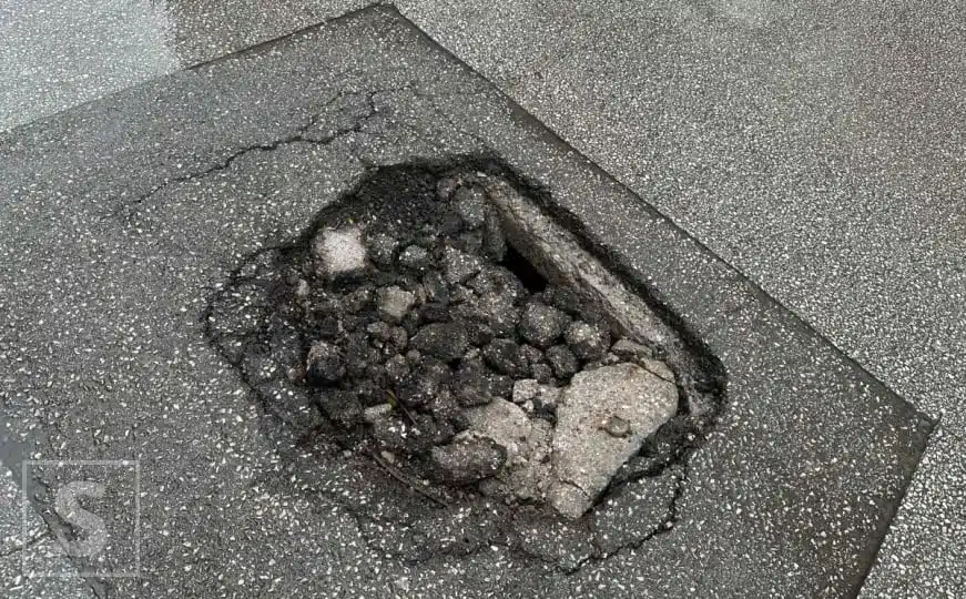 Stanovnici sarajevskog naselja upozoravaju na oštećenje ceste: