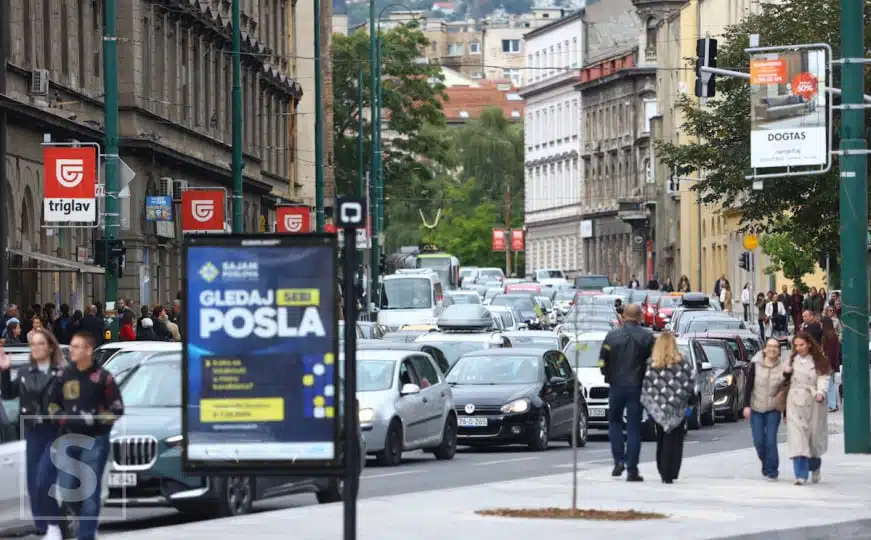 Zastoj u centru Sarajeva: Pokvario se autobus na šinama, tramvaji