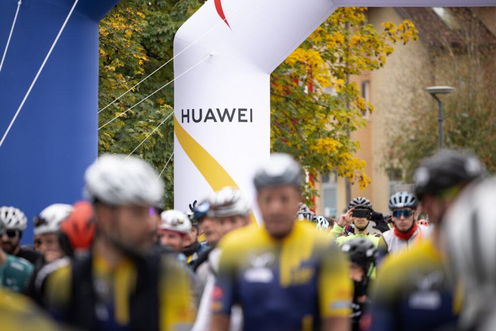 Huawei Watch GT 6 glavni je suputnik Tadeja Pogačara Event Photo PogiChallenge 2025 x HUAWEI WATCH GT 6 3