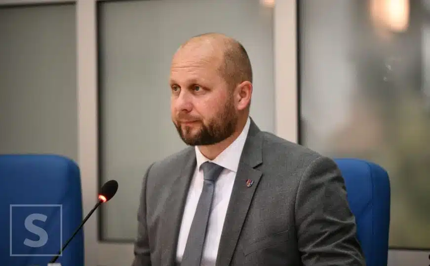 Elvedin Okerić podnio ostavku na mjesto šefa NiP-a u Kantonu