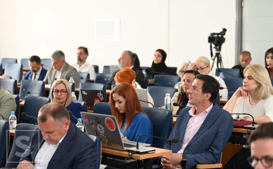 Skupština KS usvojila zakon o doplati sredstava mladima za stambene