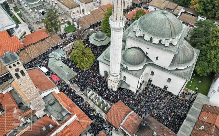Veličanstven oproštaj: Pogledajte kako je izgledala dženaza Halidu Bešliću iz