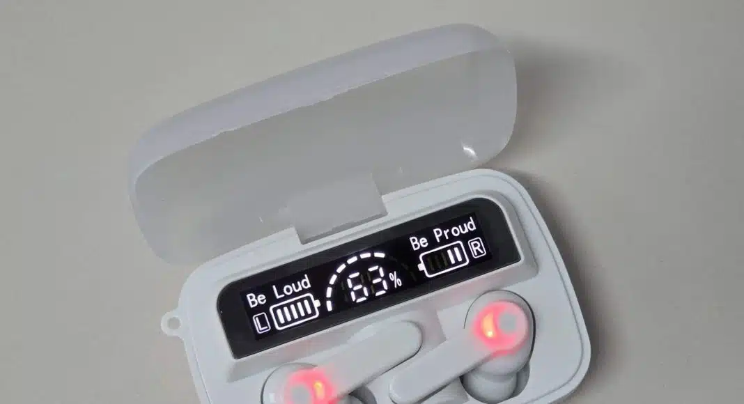 U jednom kućištu su bežične slušalice, powerbank i LED lampa