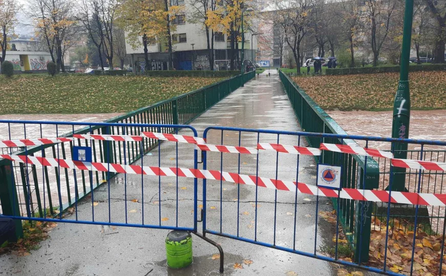 Ruši se most
