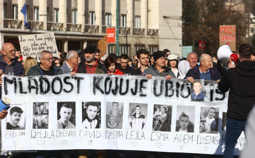 Završeni osmi protesti u Sarajevu: Najavljeni novi za 6. mart