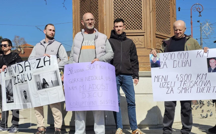 Završen još jedan protest u Sarajevu: Na Baščaršiji mladi poručuju