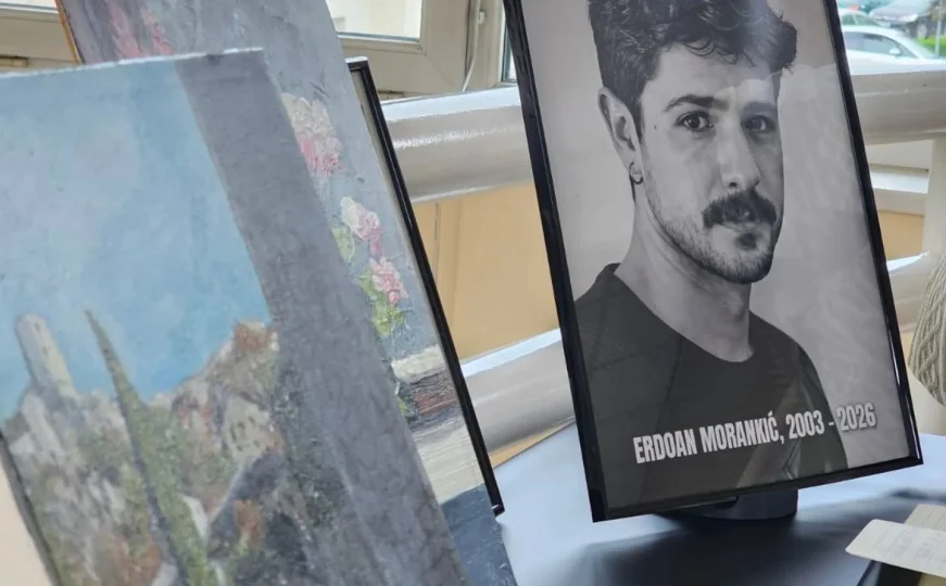 Kutak sjećanja u gimnaziji koju je pohađao Erdoan Morankić: