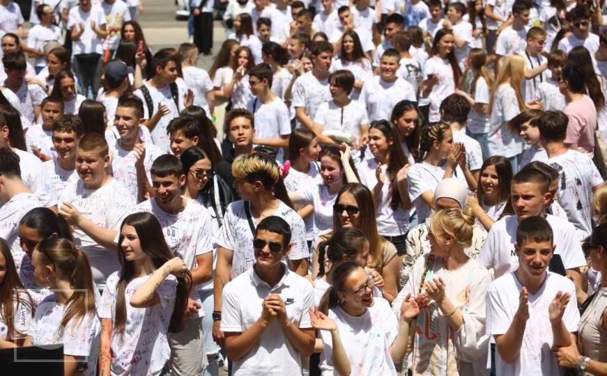 Danas na Vilsonovom: Defile 500 maturanata i koncert poznatih sarajevskih