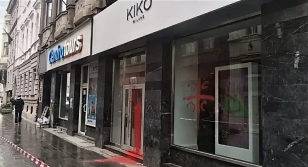 Nepoznate osobe išarale izloge u centru Sarajeva simbolima