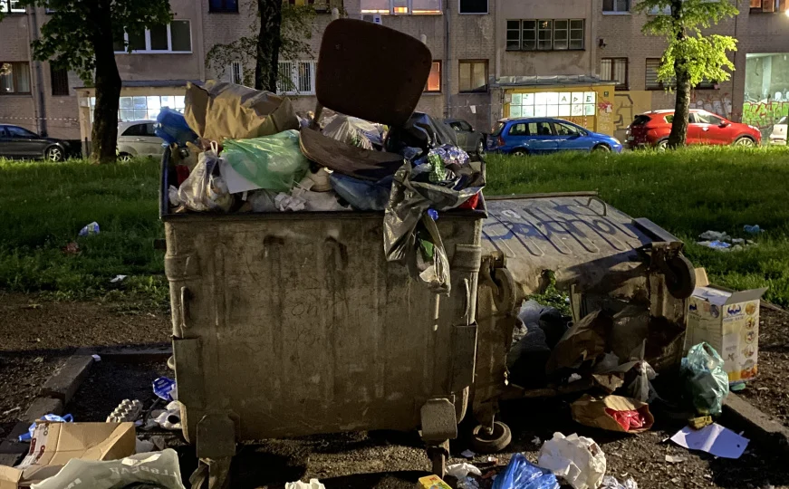 Novi problemi s odvozom otpada na Grbavici: Građani apelirali nekoliko