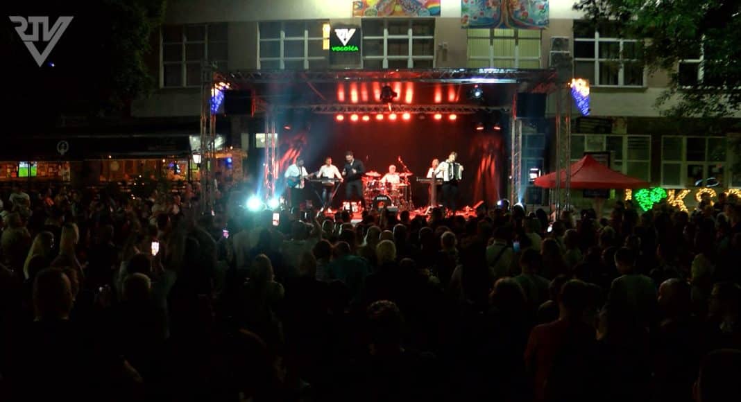 1780925516_IBRO-BUBLIN-ODRZAO-SPEKTAKULARAN-KONCERT-U-OKVIRU-MANIFESTACIJE-VOGOSCANSKI-DANI.jpg