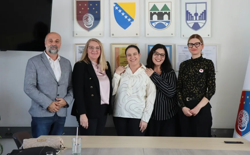 Dobra vijest iz Novog Sarajeva: Povećana naknada za porodice s