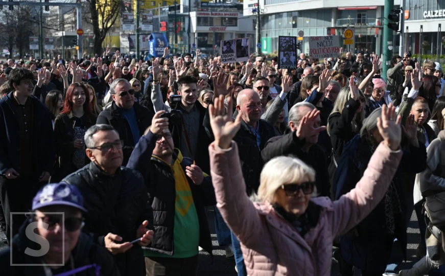 Državni službenici u KS upozorili vlasti: Traže hitno povećanje plata