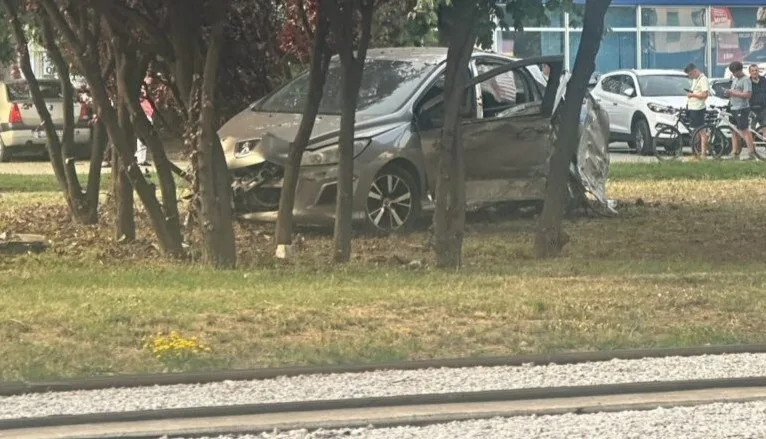 Teška saobraćajna nesreća na Čengić Vili: Povrijeđena jedna osoba, saobraćaj